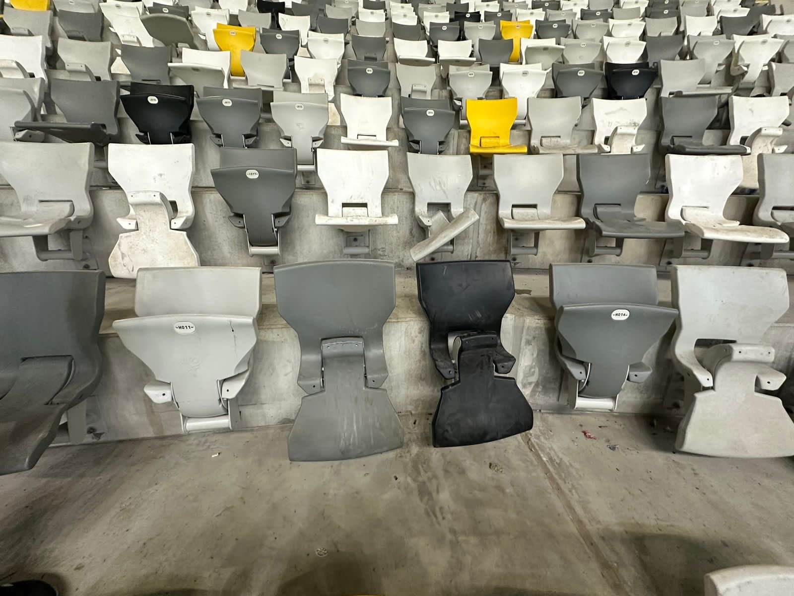 Cadeiras da Arena MRV foram destruídas pela torcida do Cruzeiro (Foto: Divulgação/Atlético)