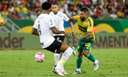 Gil comenta sobre gol do alívio do Corinthians: 'Romero roubou meu gol ali' (Foto: Divulgação Cuiabá)