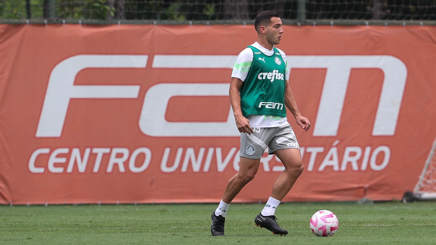 Fabinho comemora evolução individual pelo Palmeiras após goleada em clássico. (Foto: Cesar Greco/Palmeiras)