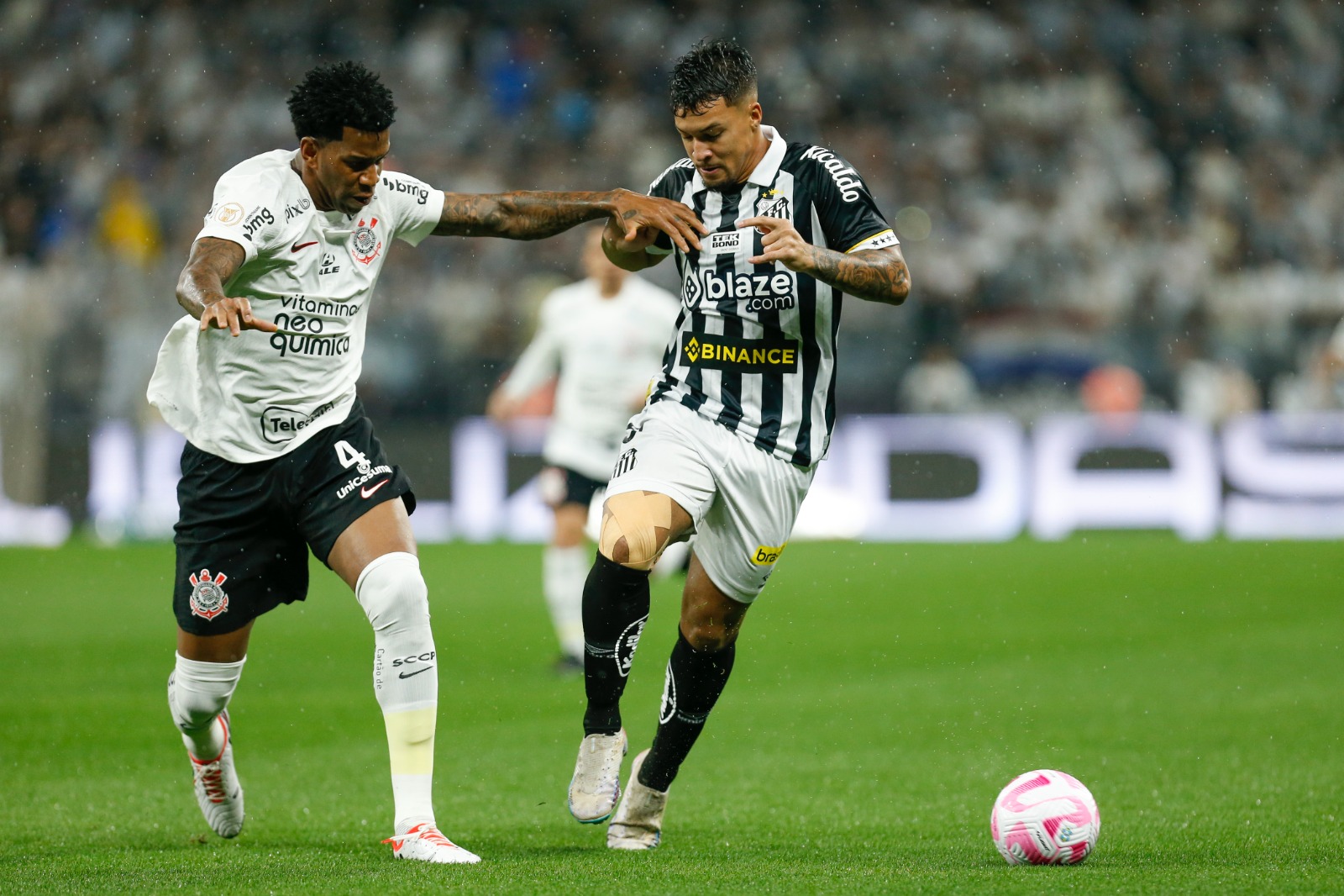 Corinthians para em João Paulo e empata com Santos na Arena (Photo by Ricardo Moreira/Getty Images)