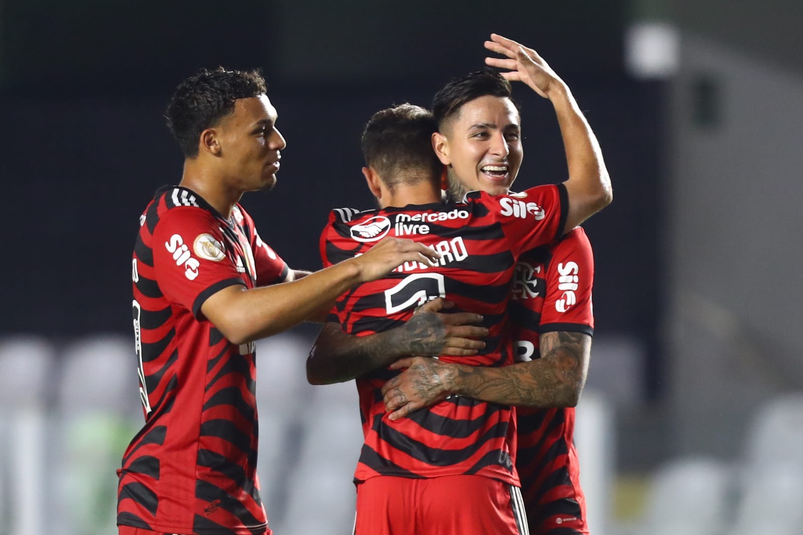 Flamengo enfrentando o Santos no 1º turno Foto: Gilvan de Souza / CRF