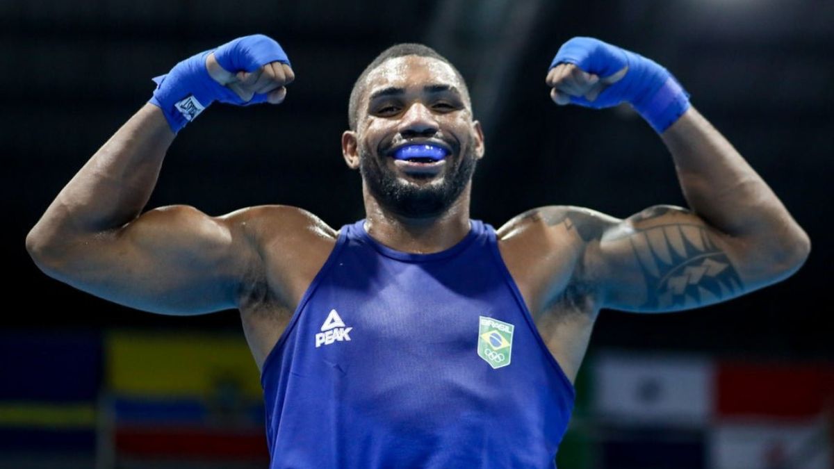 Abner Teixeira abriu os trabalhos dos brasileiros no Boxe pela categoria +92kg dos Jogos Pan-Americanos 2023 (Foto: Reprodução/Twitter/Time Brasil)