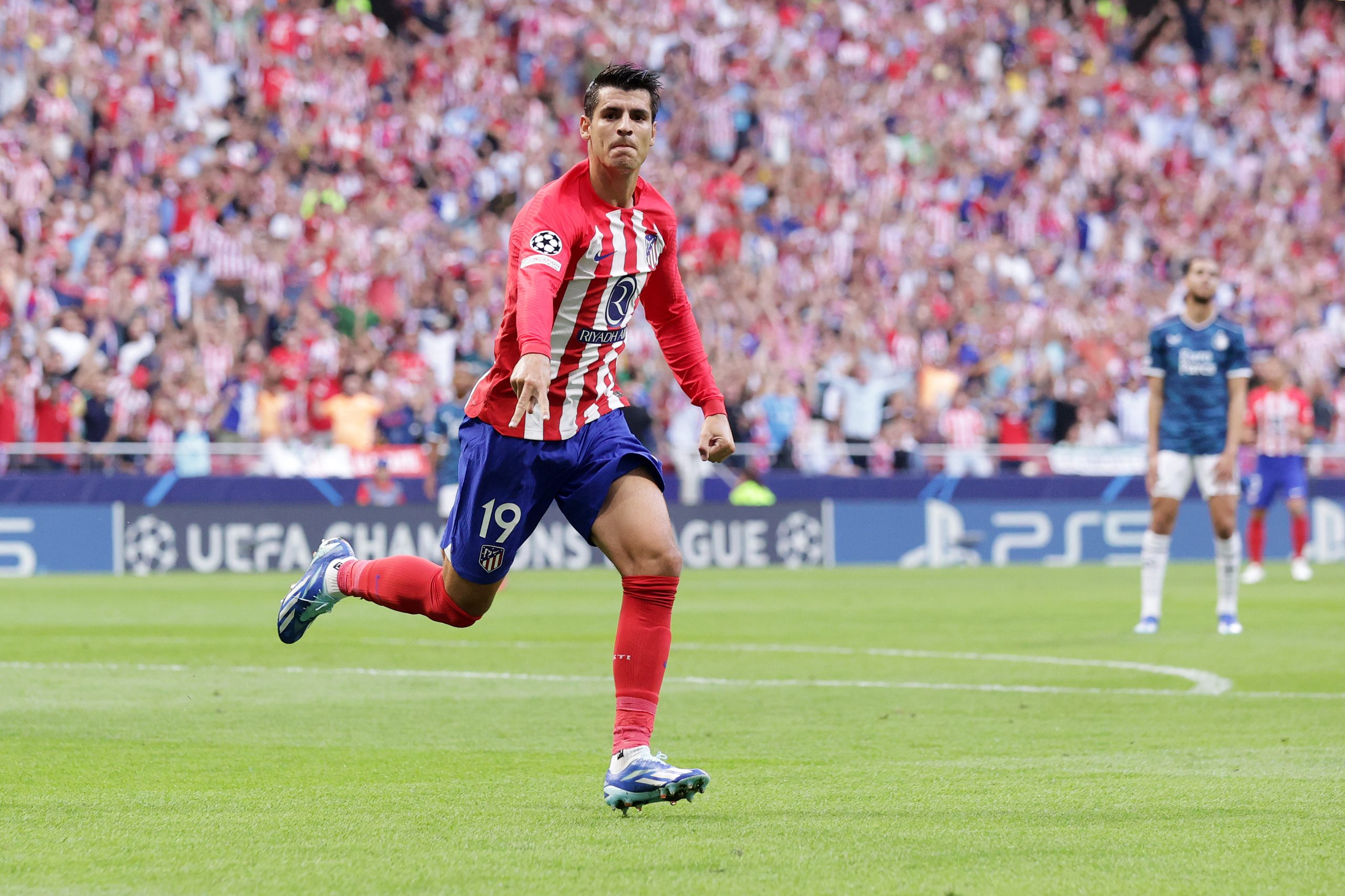 Morata celebra seu primeiro gol no jogo (Foto: Gonzalo Arroyo Moreno/Getty Images)