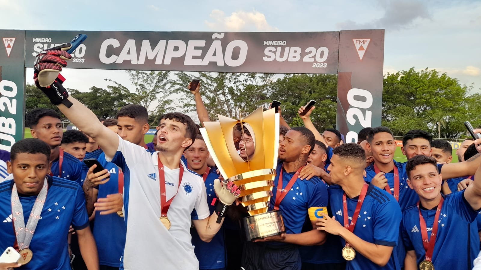 Cruzeiro venceu o Coimbra nas penalidades e conquistou o Campeonato Mineiro Sub-20 de 2023 (Foto: Nathan Sacchetto/PortalENM)