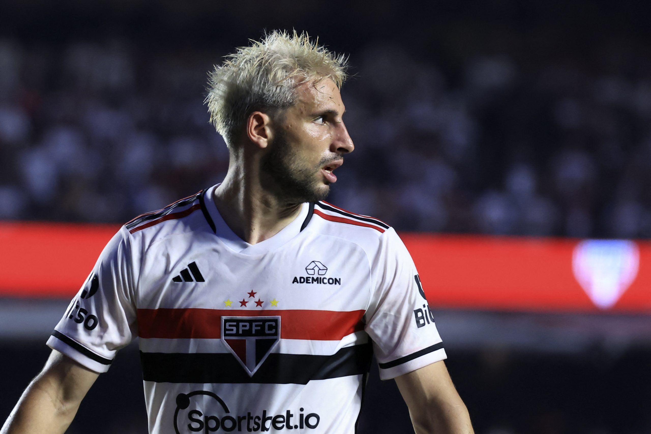 Calleri passa por cirurgia no tornozelo e não joga mais pelo São Paulo em 2023 (Photo by Marcello Zambrana / AFP)