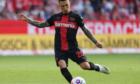 Grimaldo marcou um belo gol pelo Leverkusen (Foto: DANIEL ROLAND/AFP via Getty Images)