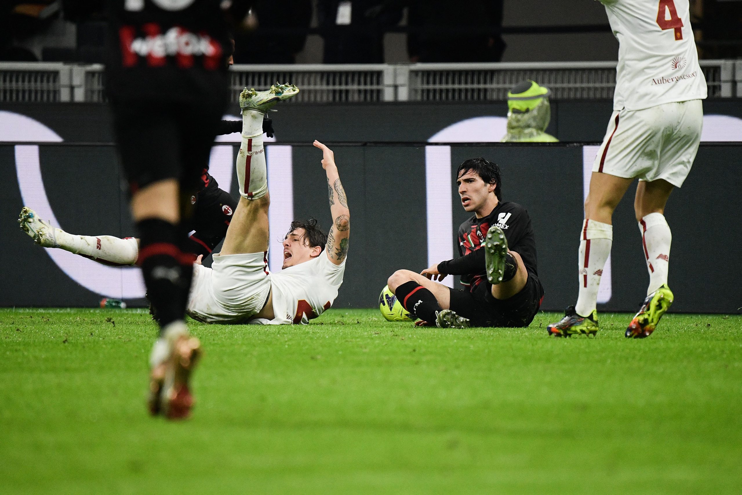 Zaniolo e Tonali à época em que jogavam por Roma e Milan (Filippo Monteforte/AFP via Getty Images)