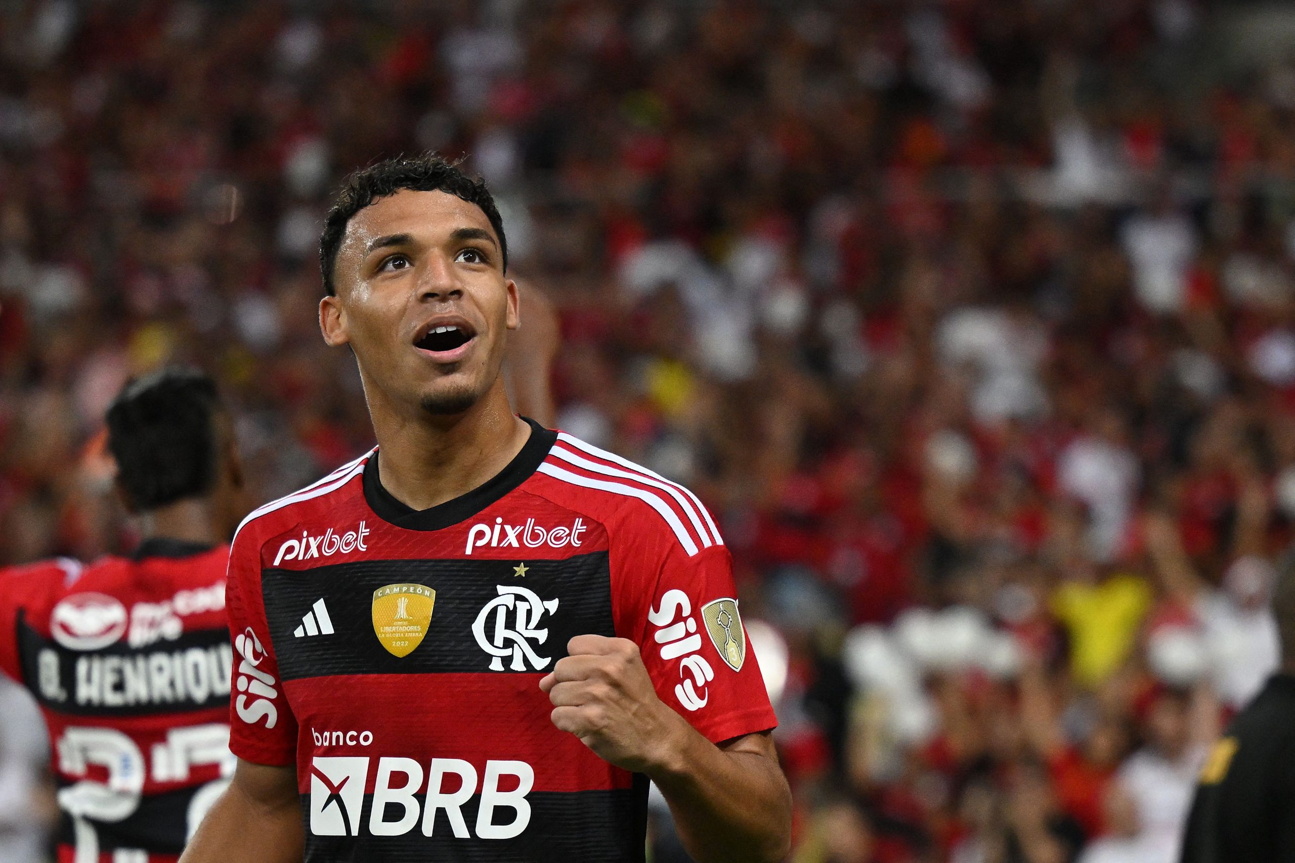 Victor Hugo pode ser titular contra o Santos (Foto: CARL DE SOUZA/AFP via Getty Images)