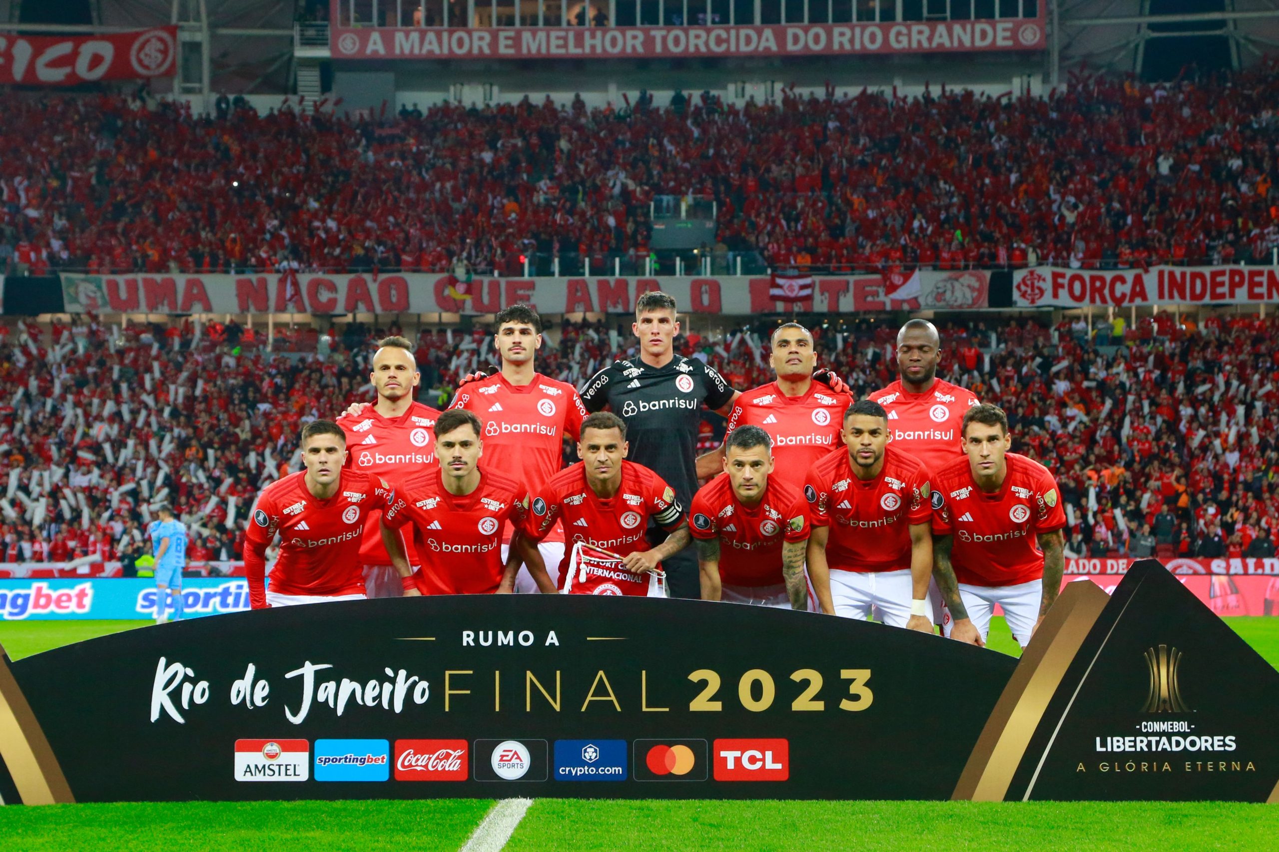 File:Torcida do inter antes do jogo pela copa libertadores da