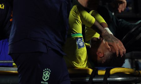 Lesão de Neymar na partida entre Brasil x Uruguai - (Foto: PABLO PORCIUNCULA/AFP via Getty Images)