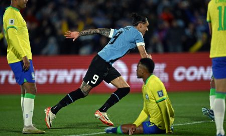 Darwin Núñez na vitória do Uruguai sobre o Brasil - (Foto: EITAN ABRAMOVICH/AFP via Getty Images)