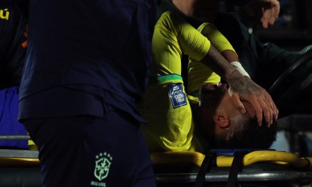 Neymar torceu joelho esquerdo na derrota do Brasil diante do Uruguai (Pablo Porciuncula/AFP via Getty Images)