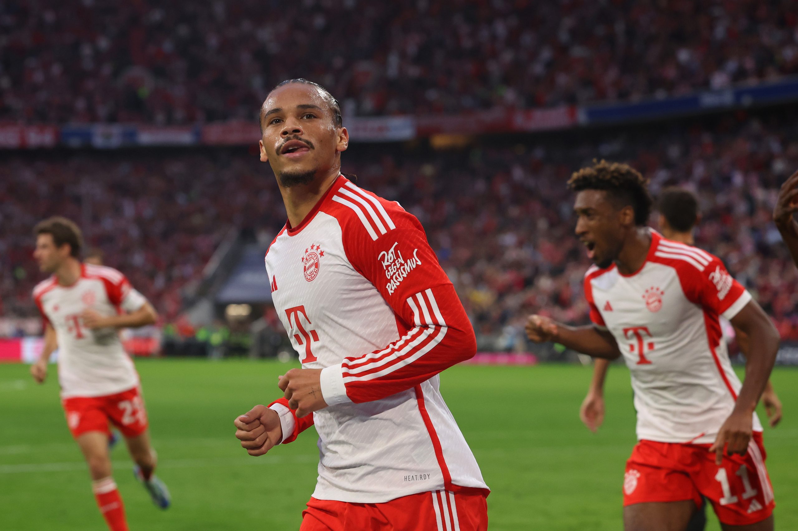 Leroy Sané marcou o segundo na vitória do Bayern sobre o Freiburg por 3 a 0 (Alexander Hassenstein/Getty Images)