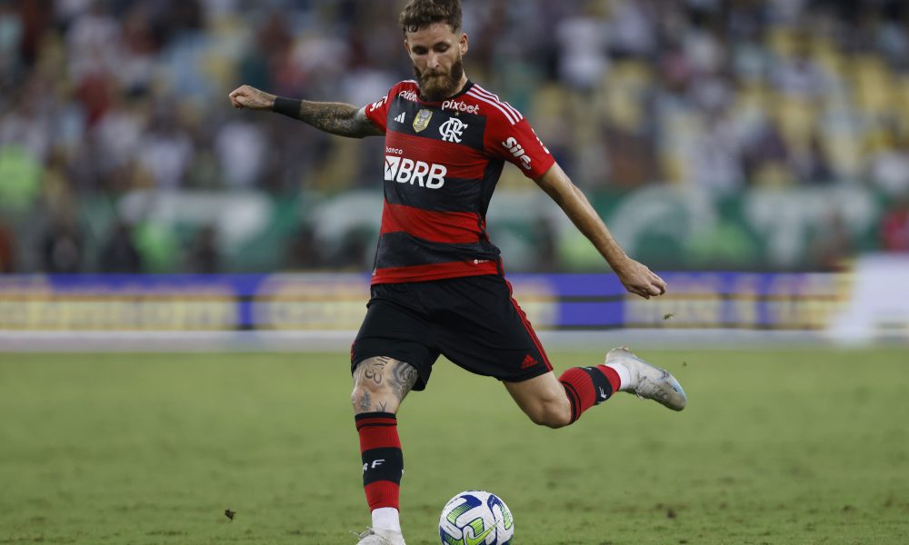 Léo Pereira critica sistema defensivo do Flamengo por lances de