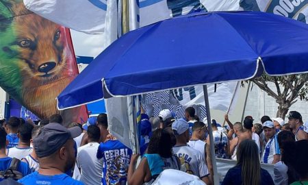 Torcedores do Cruzeiro protestam na Toca com Ronaldo e jogadores na mira (Foto: Reprodução/Redes Sociais)
