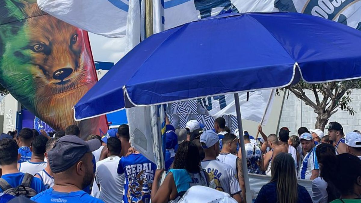 Torcedores do Cruzeiro protestam na Toca com Ronaldo e jogadores na mira (Foto: Reprodução/Redes Sociais)