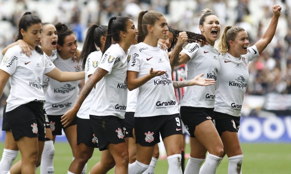 Corinthians vence Bragantino e se mantém vivo por vaga nas semifinais do Paulista  Feminino