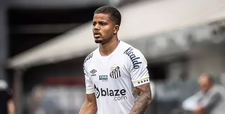 Kevyson assumiu a titularidade rapidamente do Santos. (Foto: Raul Baretta/Santos FC)