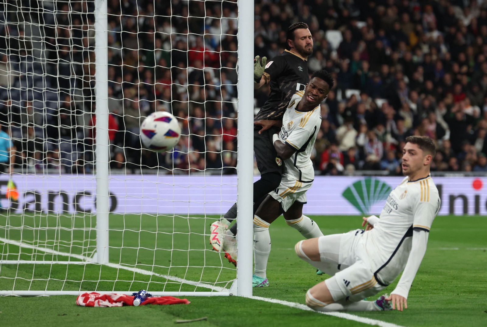Real Madrid ficou no empate com Rayo Vallecano em um dos jogos pelo futebol internacional nesse domingo (5)