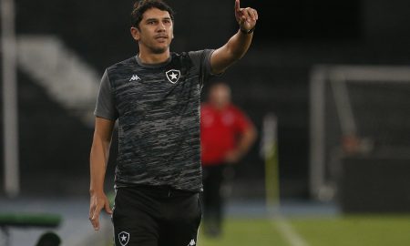 Lúcio Flávio fica pressionado com derrota (Foto: Vitor Silva/Botafogo)