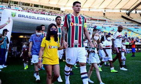 Nino entrando em campo contra o São Paulo (Foto: Maílson Santana/Fluminense)