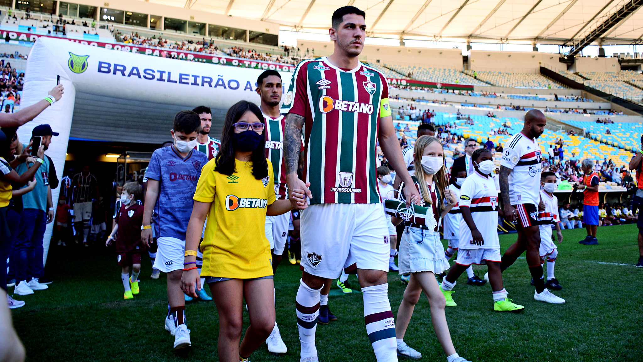 Nino entrando em campo contra o São Paulo (Foto: Maílson Santana/Fluminense)