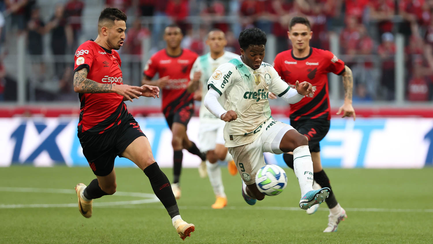 Palmeiras enfrenta o Athletico em busca da quinta vitória seguida e torcendo contra adversários na briga pelo título. (Foto: Cesar Greco/Palmeiras)