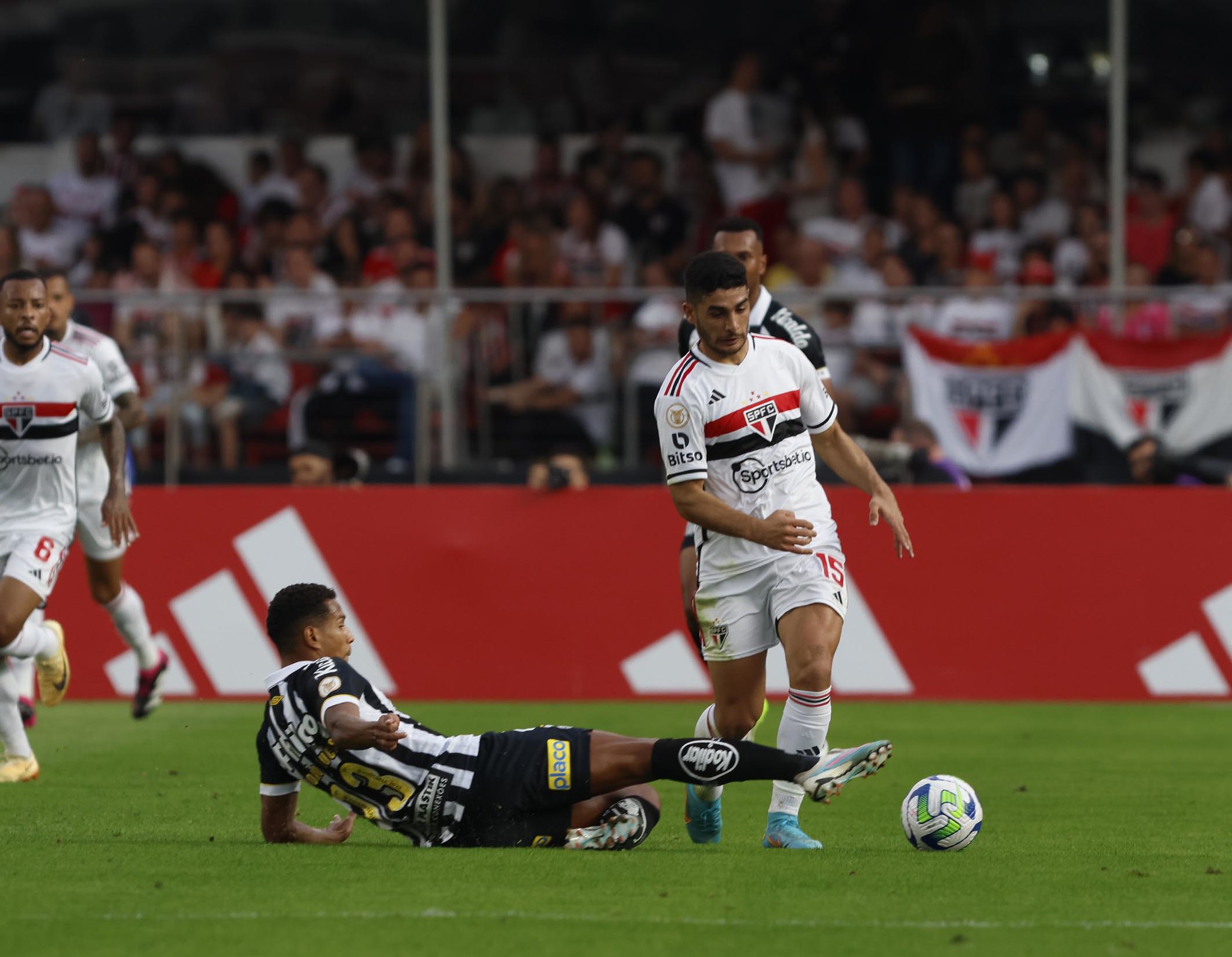 Michel Araújo vs Santos (Foto: Rubens Chiri / saopaulofc.net)