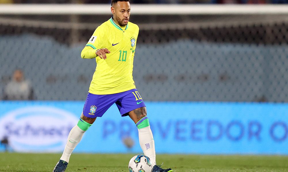 Recentemente, Neymar passou por uma cirurgia devido a uma grave lesão sofrida em jogo contra o Uruguai (Foto: Vitor Silva/CBF)