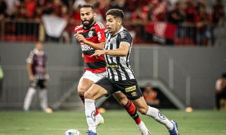 Nonato e Thiago Maia em Flamengo 1x2 Santos, Brasileirão 2023 Foto: Raul Baretta/ Santos FC.