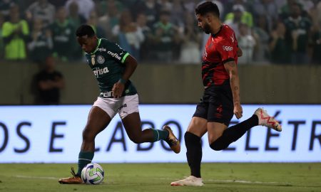 Endrick em ação na vitória do Palmeiras sobre o Athletico. (Foto: Cesar Greco/Palmeiras