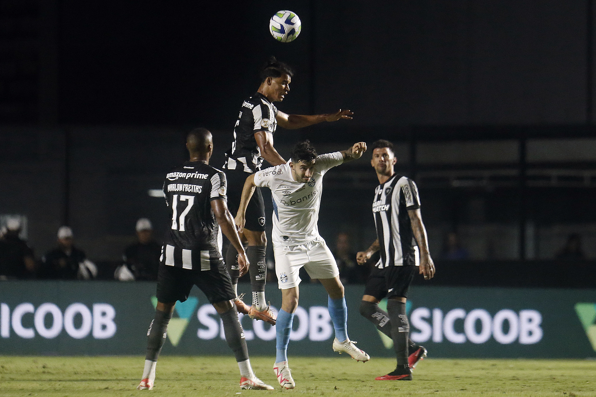 Botafogo perdeu de virada para o Grêmio por 4 a 3