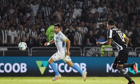 Suárez marca três gols em jogo do Grêmio (Foto: Alexandre Durão / Grêmio FBPA)