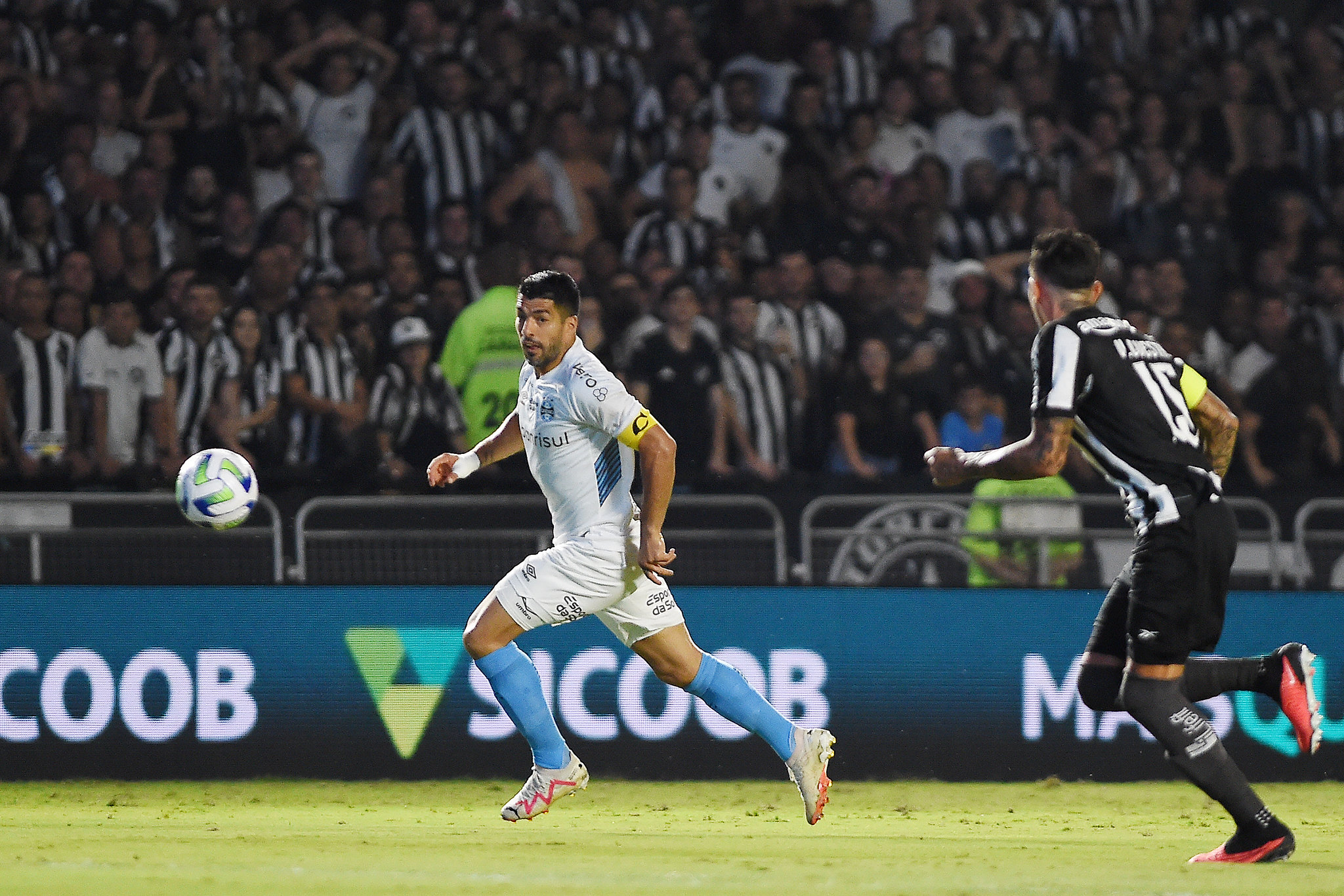 Suárez marca três gols em jogo do Grêmio (Foto: Alexandre Durão / Grêmio FBPA)