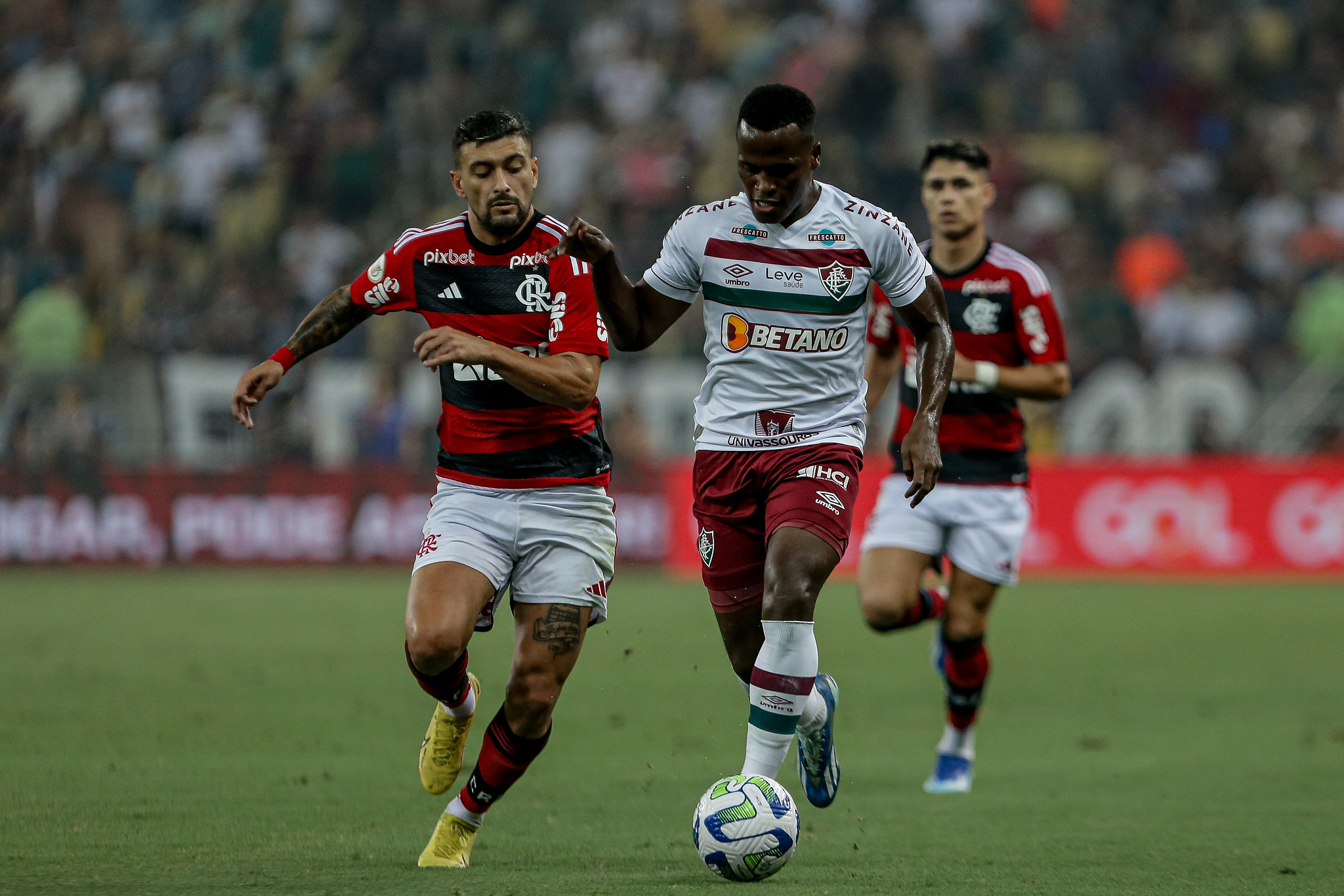 Arias foi um dos destaques do Fluminense no Fla-Flu (Foto: Lucas Merçon/Fluminense)