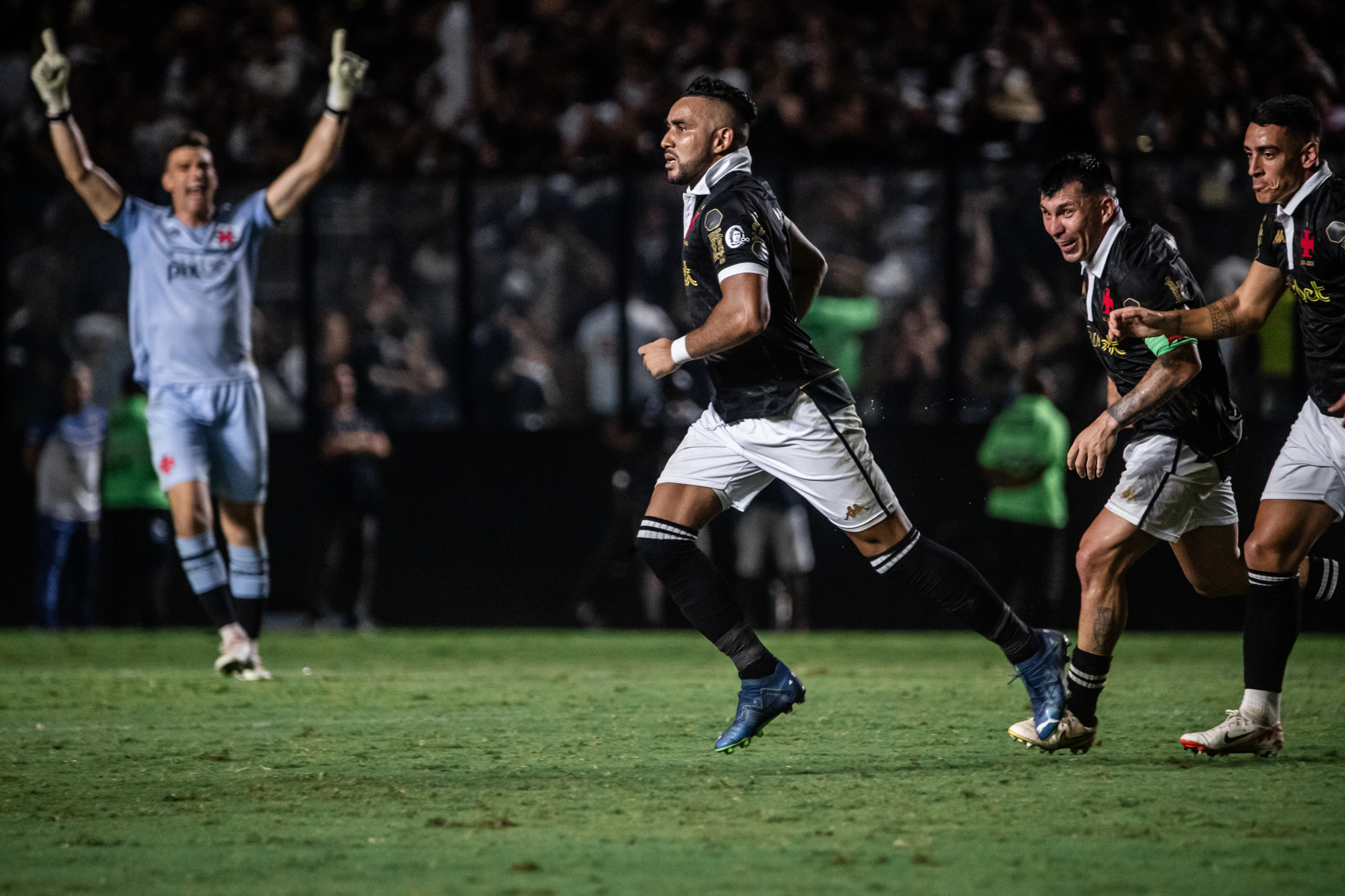 Atlético-MG vence São Paulo com gol nos acréscimos e segue vivo na briga  pelo título