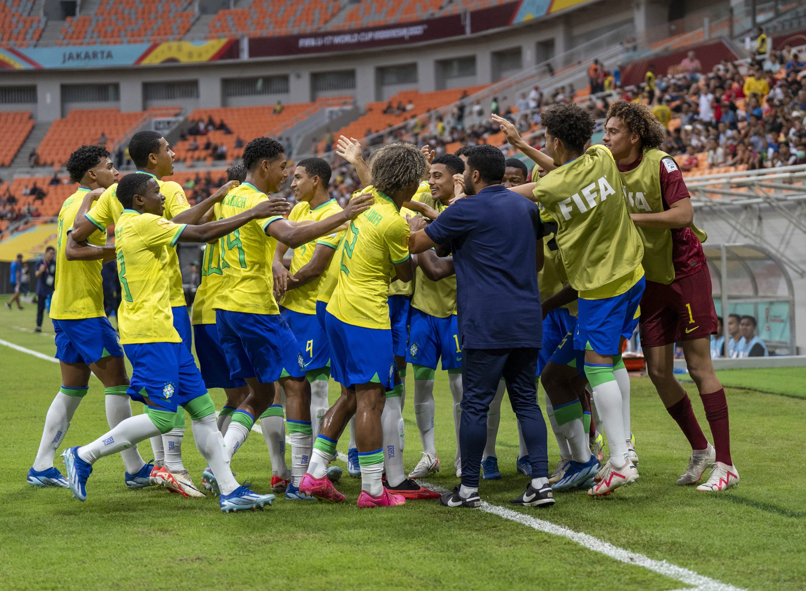 Comemoração do Brasil em um dos nove gols sobre a Nova Caledônia (Foto: Leto Ribas/CBF)