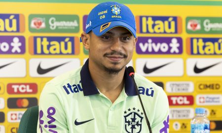 Volante André em coletiva pela Seleção Brasileira - (Fotos: Joilson Marconne/CBF)