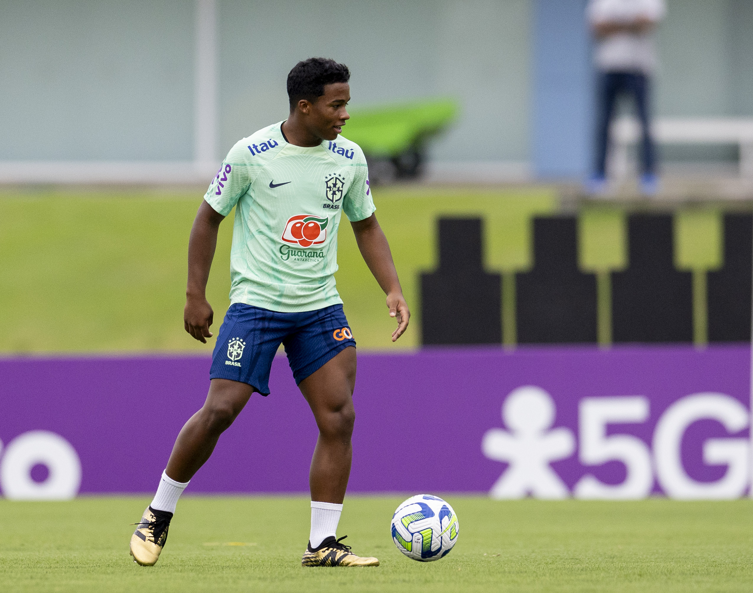 Endrick está com a seleção brasileir no momento (Foto: Joilson Marconne / CBF)