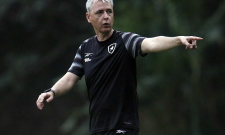 Tiago Nunes no treino do Botafogo (Foto: Vítor Silva/Botafogo)