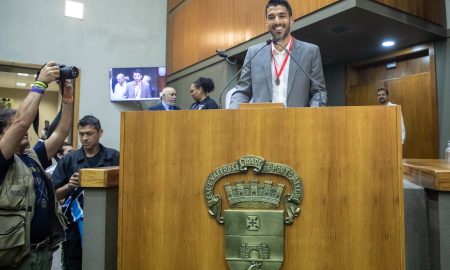 Suárez é homenageado em Porto Alegre - Foto: Divulgação/Grêmio