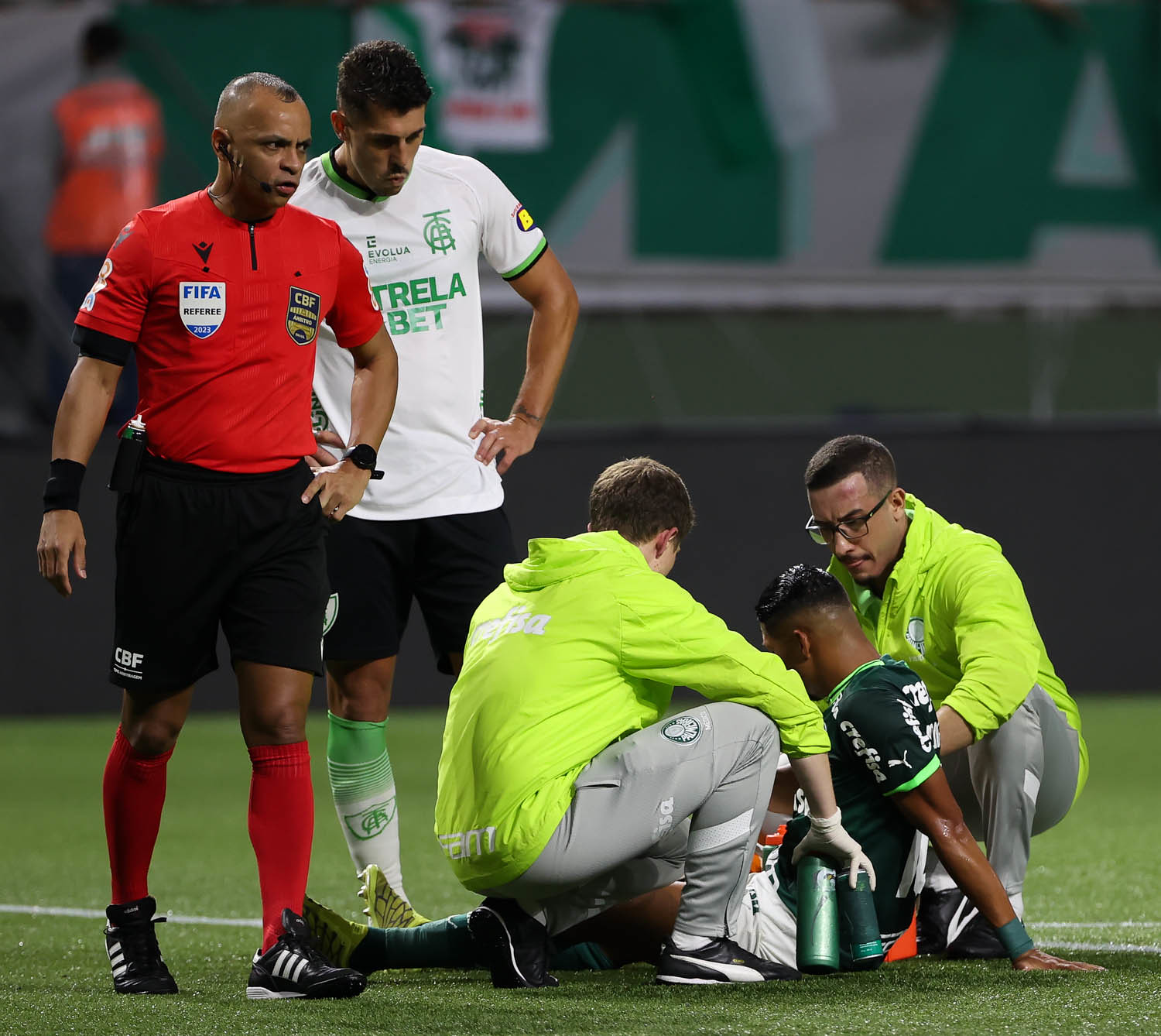 Fora de combate: Com fratura no braço, Rony fará cirurgia e é desfalque do Palmeiras na reta final da temporada. (Foto: Cesar Greco/Palmeiras)