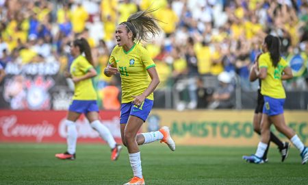 Comemoração de Priscila na vitória do Brasil - (Foto: Staff Images Woman / CBF)