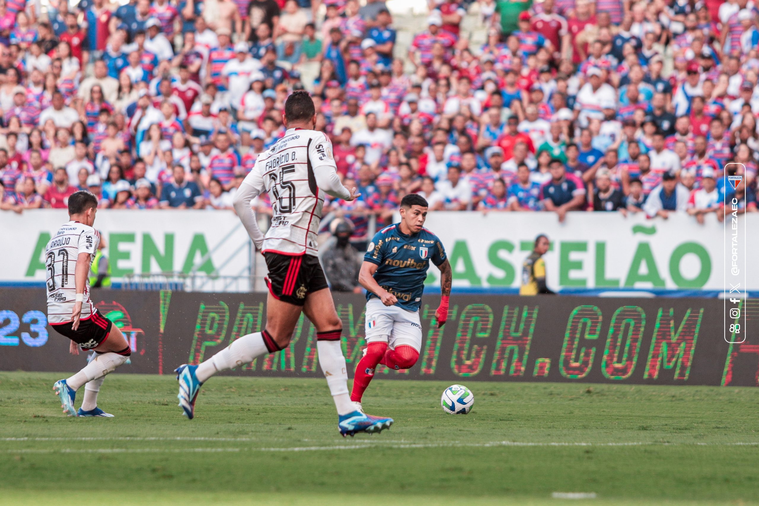 Pelo Fortaleza, Imanol Machuca faz bom jogo diante do Flamengo. (Foto: Mateus Lotif/FEC)