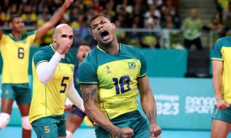 Brasil sofre, mas vence a Itália no tie-break e garante a vaga na Olimpíada  de Paris no vôlei masculino