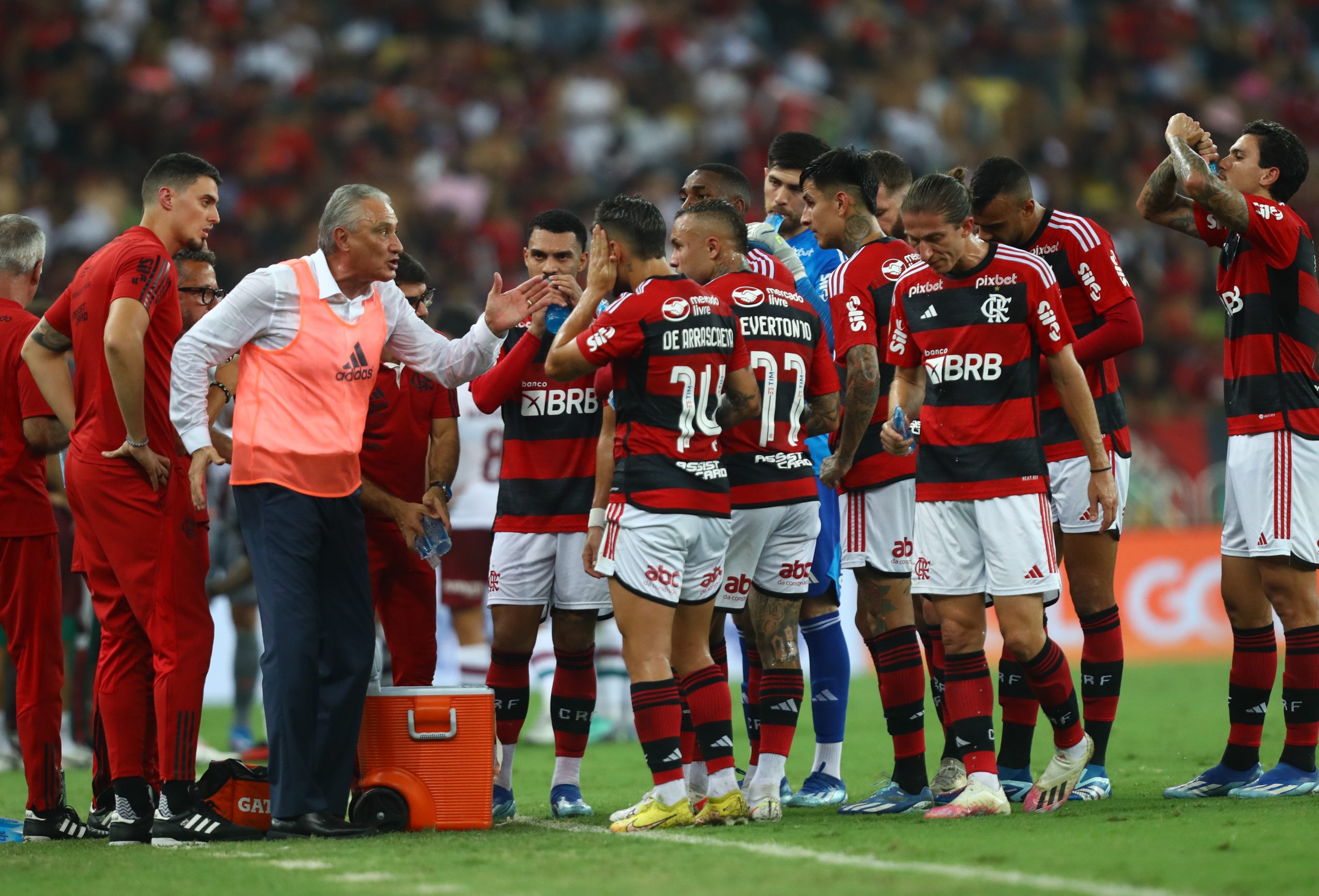 Tite comandando a equipe do Flamengo Foto: Gilvan de Souza / CRF