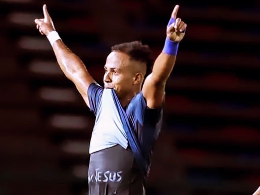 Gabriel Silva com a camisa escrito 100% Jesus (Foto: Arquivo pessoal)