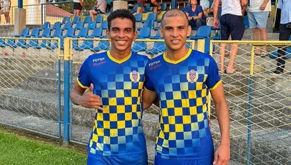 Wedley José (esqueda) ao lado do também brasileiro Nildo da Silva (direita) na Croácia (Foto: Arquivo pessoal)