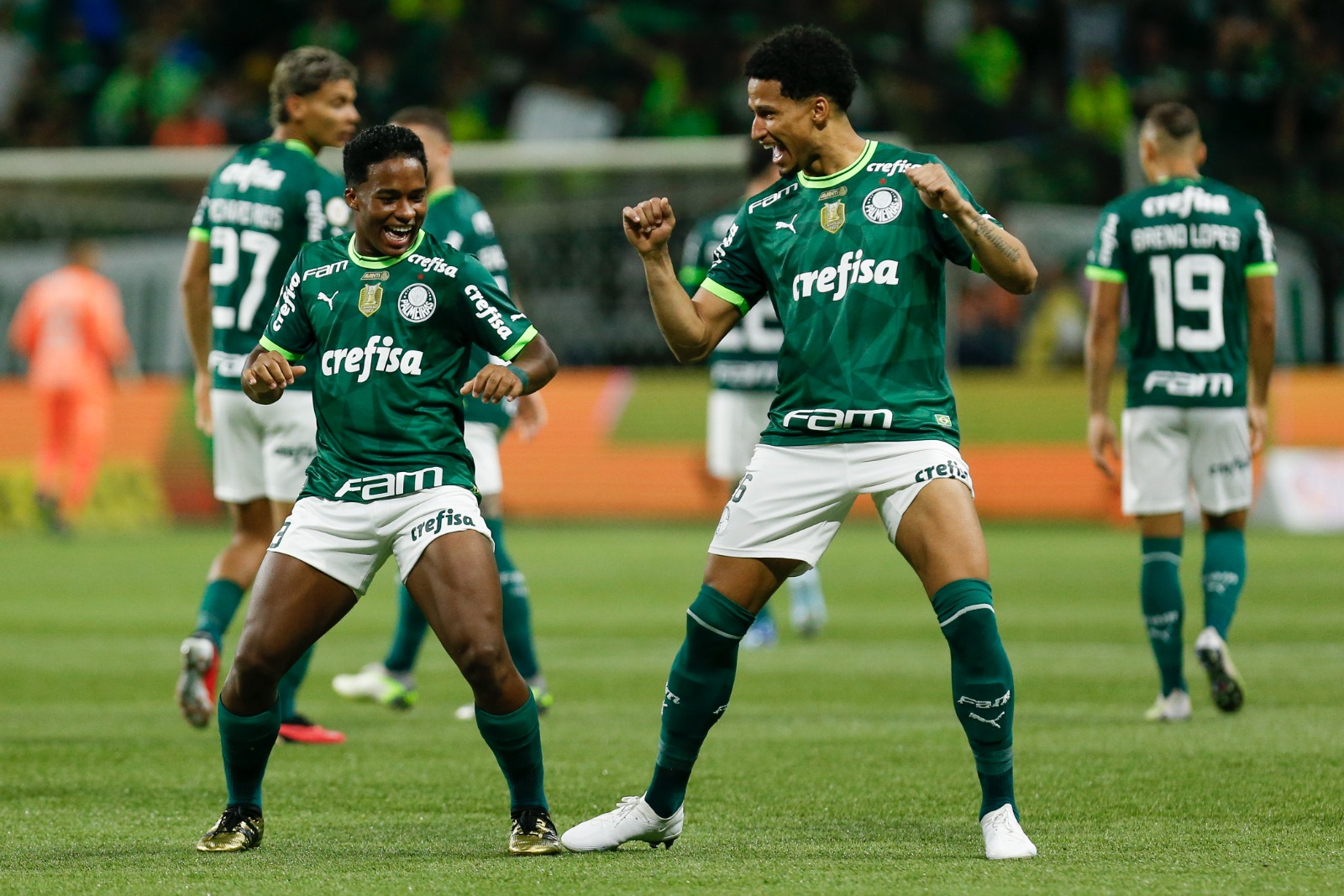Endrick e Murilo, atletas da Sociedade Esportiva Palmeiras. (Foto: Ricardo Moreira/Getty Images).
