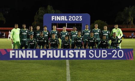 Elenco do Palmeiras que está na luta pelo título do Paulistão Sub-20. (Foto: Rubens Chiri/São Paulo).